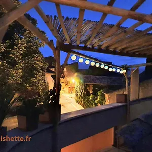 L'exquishette De Lourmarin, Un Nid Sur Les Toits. Lourmarin